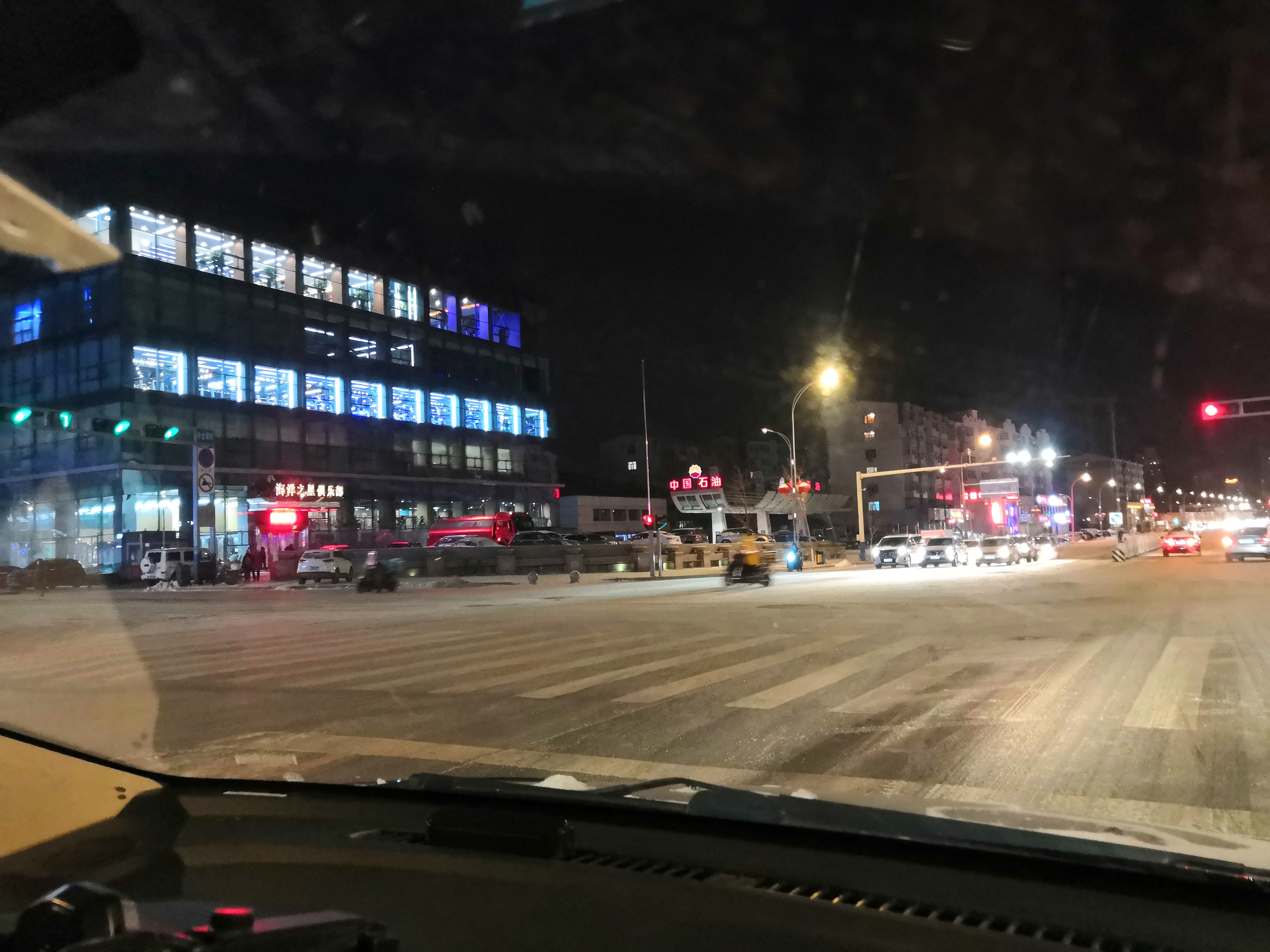 szfreeman 来鹤城遭遇大雪，晚上仔细听，还能听到雪飘落的声音