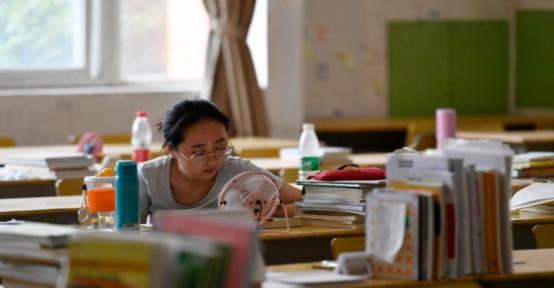 一更育儿|考研复试前要不要给导师“送礼”?聪明的学生,一般都是这样做的