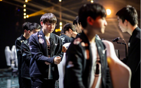 文明与征服|德杯淘汰赛即将开打 滔搏发布对阵iG海报 物是人非 New iG