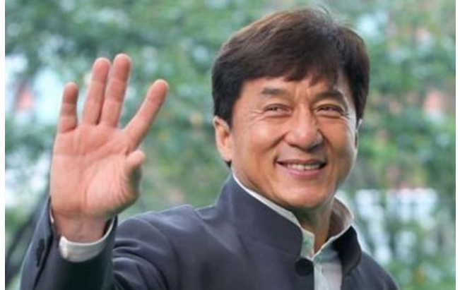 成龙|拍死人戏时用演员照片当遗照，难道不怕出事吗？其实导演早有安排