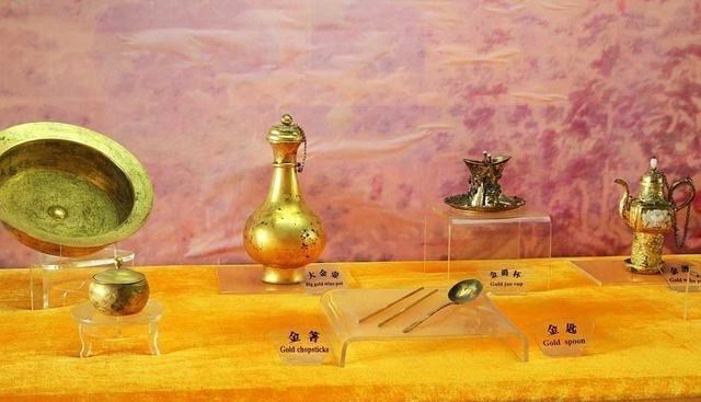 郭沫若为何执意要挖明皇陵,考古学家:你看他家的族谱,就能理解