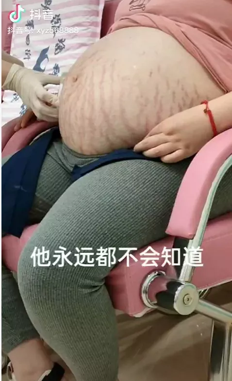 |40岁朱丹跟二胎儿子合照曝光，遭网友群嘲：难怪周一围看不起你