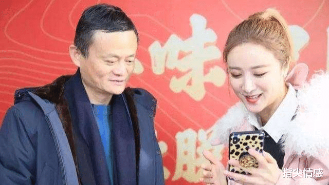 薇娅|拜拜了“雨伞”，薇娅“懒人伞”一夜成名，40度出门不怕晒