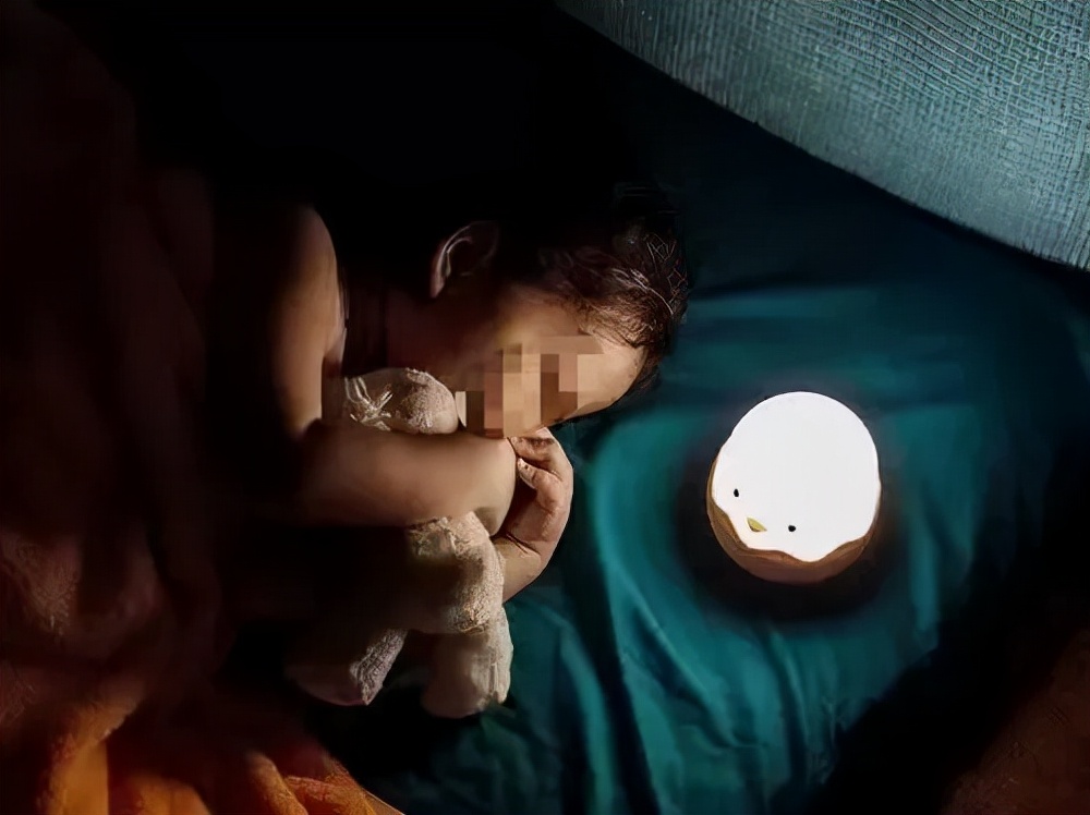 有觉睡眠 孩子总是开灯睡觉？性早熟警告！
