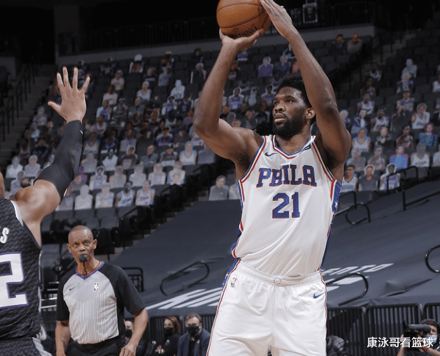 76人队|强势逆转!三巨头69分恩比德创纪录,霍华德小爆发,库里历史第一