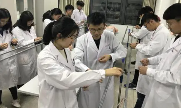 大学生|“先苦后甜”的大学专业，学习过程很辛苦，就业以后发展前景很好