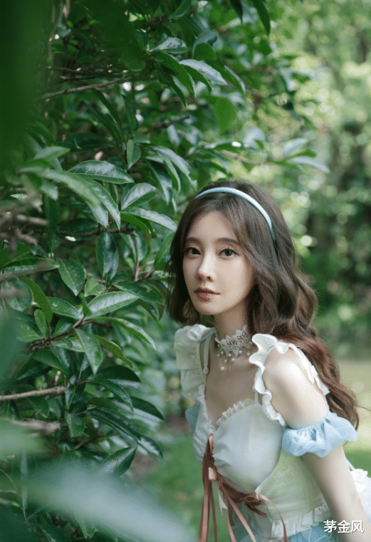 冯提莫|冯提莫七夕大秀舞蹈，与小仙若合体挑战宅舞，风格大变获粉丝称赞