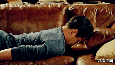 睡眠|为什么有时睡梦中会被一声巨响惊醒？可能和它有关…