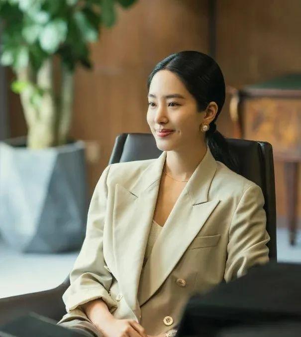 佘诗曼|杨采钰90年代OOTD,给我种了草