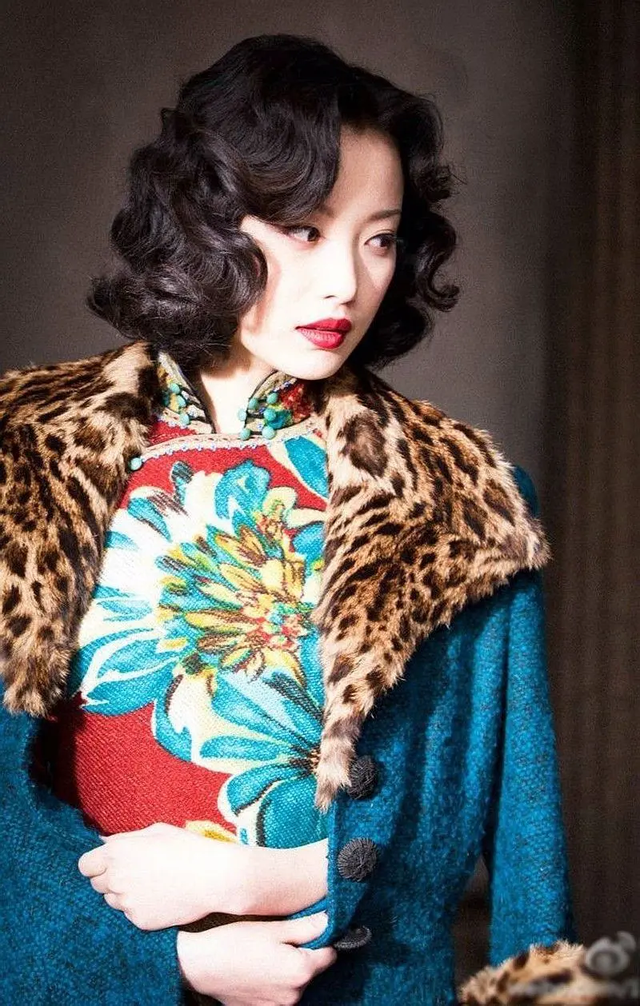 卡戴珊|绝美“国货”风靡全球！让卡戴珊爱不释手：不愧是东方之美