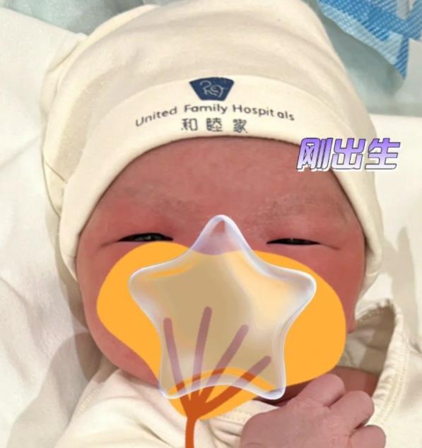 迪丽热巴|兜儿首晒9天女儿正脸照，大眼睛像戴美瞳，网友：庆幸没遗传小猪