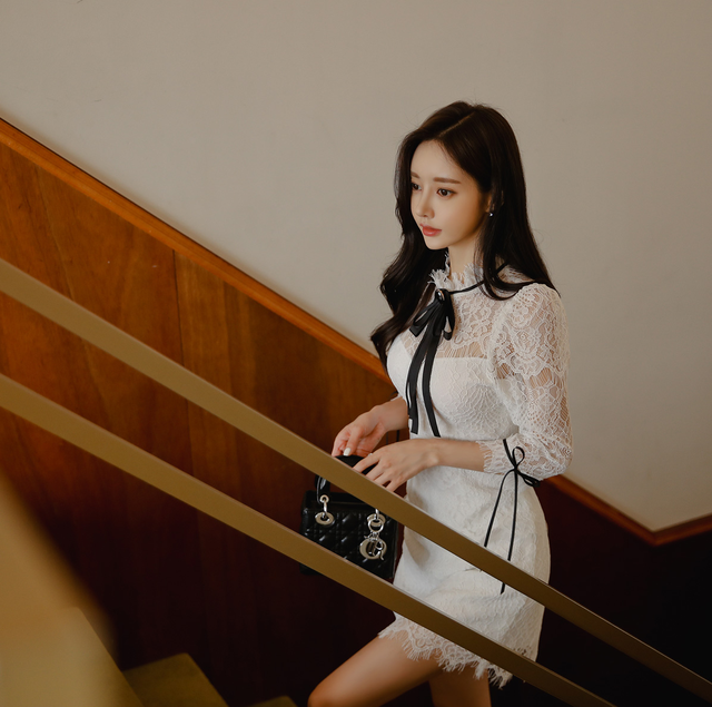 心壹文学|女神孙允珠高清时尚搭配:羽帘白玫雕绣幕花系带蝴蝶裙