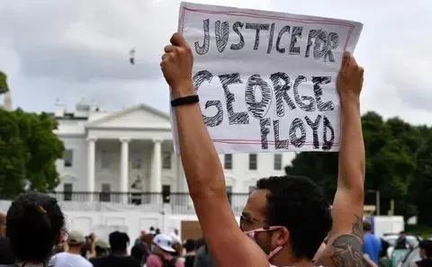 无名者与|按现在的形势,你觉得美国疫情啥时候能好?