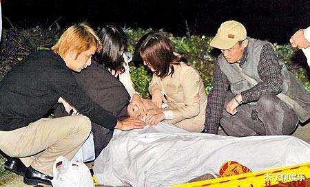 金士杰|57岁金士杰焕发新春,与22岁女学生一见钟情,花甲之年喜迎龙凤胎