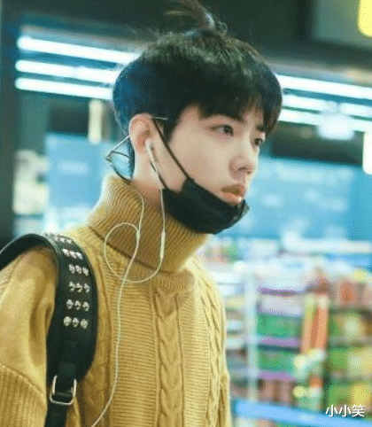 王一博|王一博彩排路透曝光，身上的衣服却格外眼熟，又和肖战悄悄发糖？