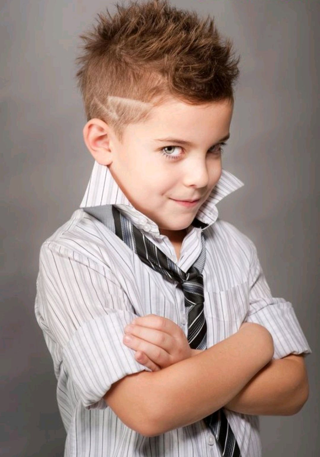 旗袍|新时尚小帅哥发型，越剪越有型，妈妈们请为你儿子收藏了