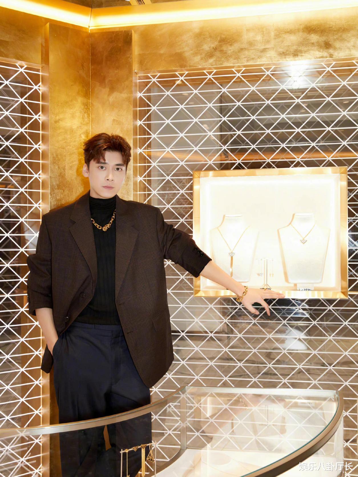 李易峰|PRADA官宣新代言人，李易峰商务红红火火的秘密是？