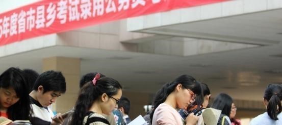 穿衣搭配|工作十年后，才摸清私企、国企、公务员的区别，希望你别选错