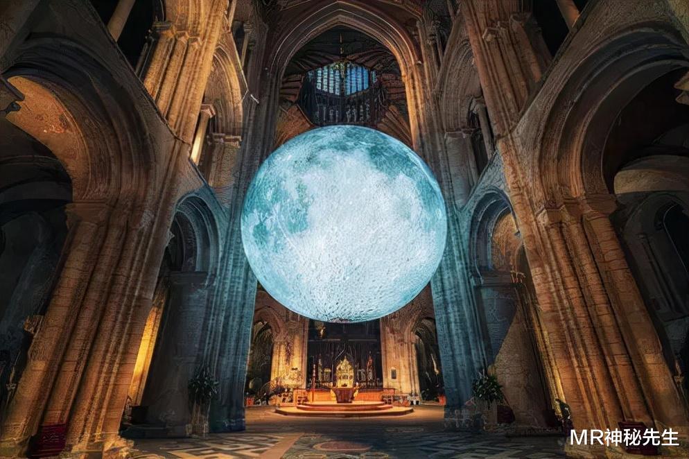 月亮 月亮真是人造的？不仅空心而且还有金属壳，用途简单明了，你信吗