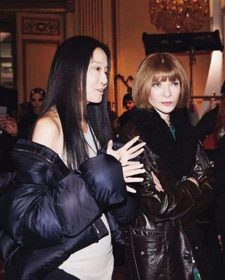 雷萨|27岁花滑王子，和63岁婚纱女王恋爱7年没名分，转身迎娶泰国名媛