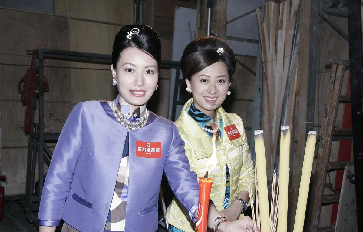 好物淘淘|古天乐前女友气质真不错，都快50岁了仍撑得住旗袍，脸型可真标准!