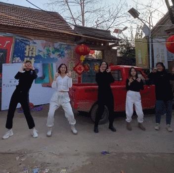 陈亚男|大衣嫂和儿媳学跳舞，陈亚男罗圈腿身材五五分，跳舞顺拐遭狂喷！