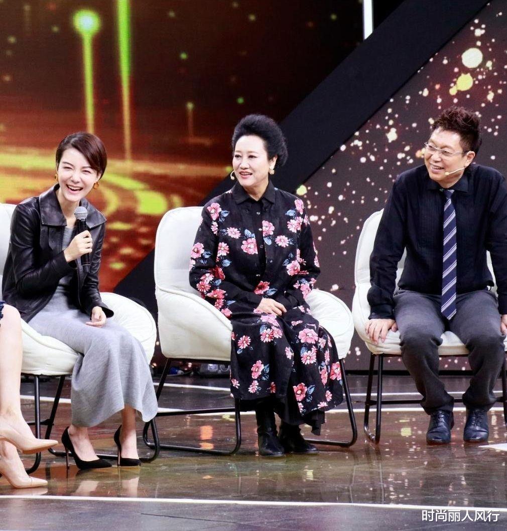 时尚丽人风行|明星母女同框太养眼！车晓和妈妈合体，65岁王丽云穿“贵妇装”