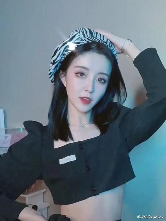 成龙|莉哥偿清2亿违约金后高调复出，最新视频认不出，被嘲泪沟明显清纯感全无