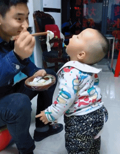 |搞笑GIF:老师是职业选手吧