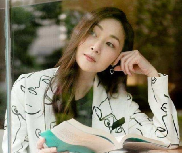 唐嫣|51岁万绮雯首谈定居内地原因，称以前拍戏太累，现成5家民宿老板