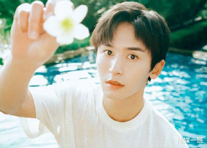 张哲瀚|把张哲瀚当妈妈，斥责龚俊接广告，张哲瀚粉丝的操作把我看笑了