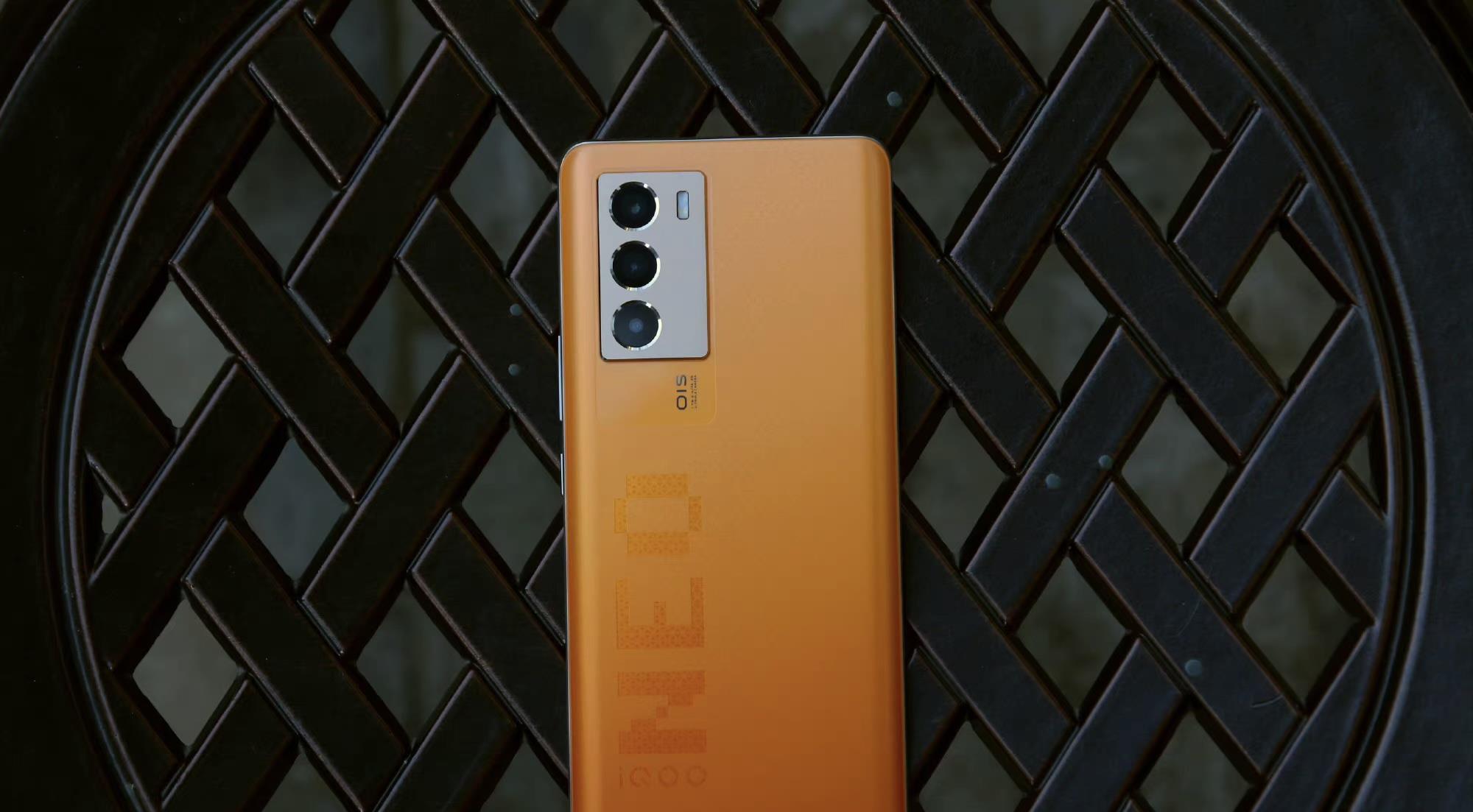 显卡|vivo发布新款智能手机，2699元配备独立显卡，玩游戏用它太轻松