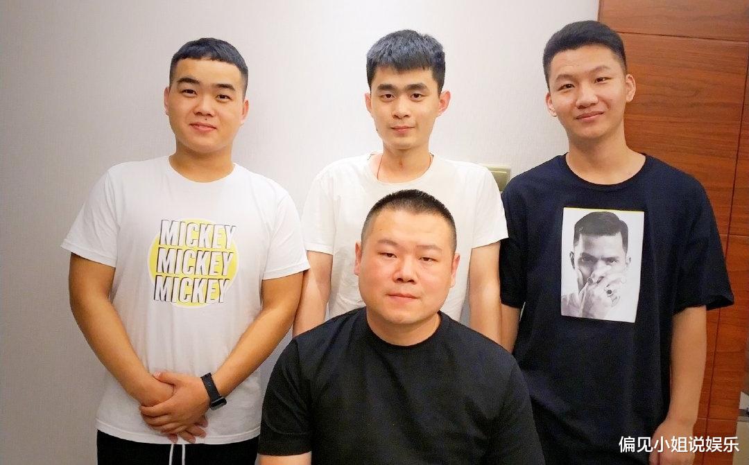 吉星高照|不忘初心，方得始终，岳云鹏空降德云社小剧场，带自己徒弟说相声