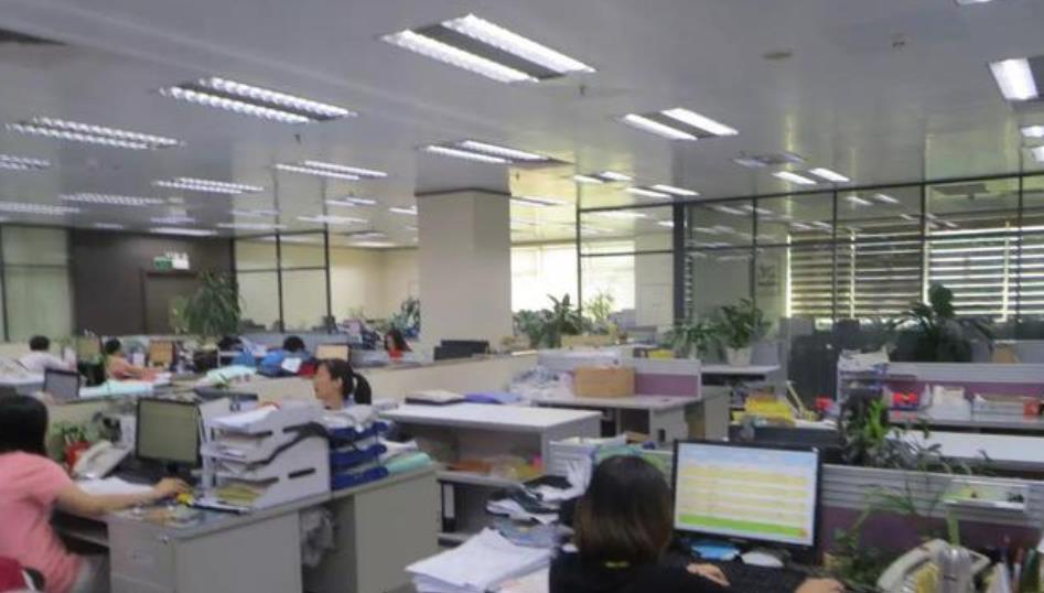 文员|宁做三四千的文员，也不做六七千的普工，这说明了什么？