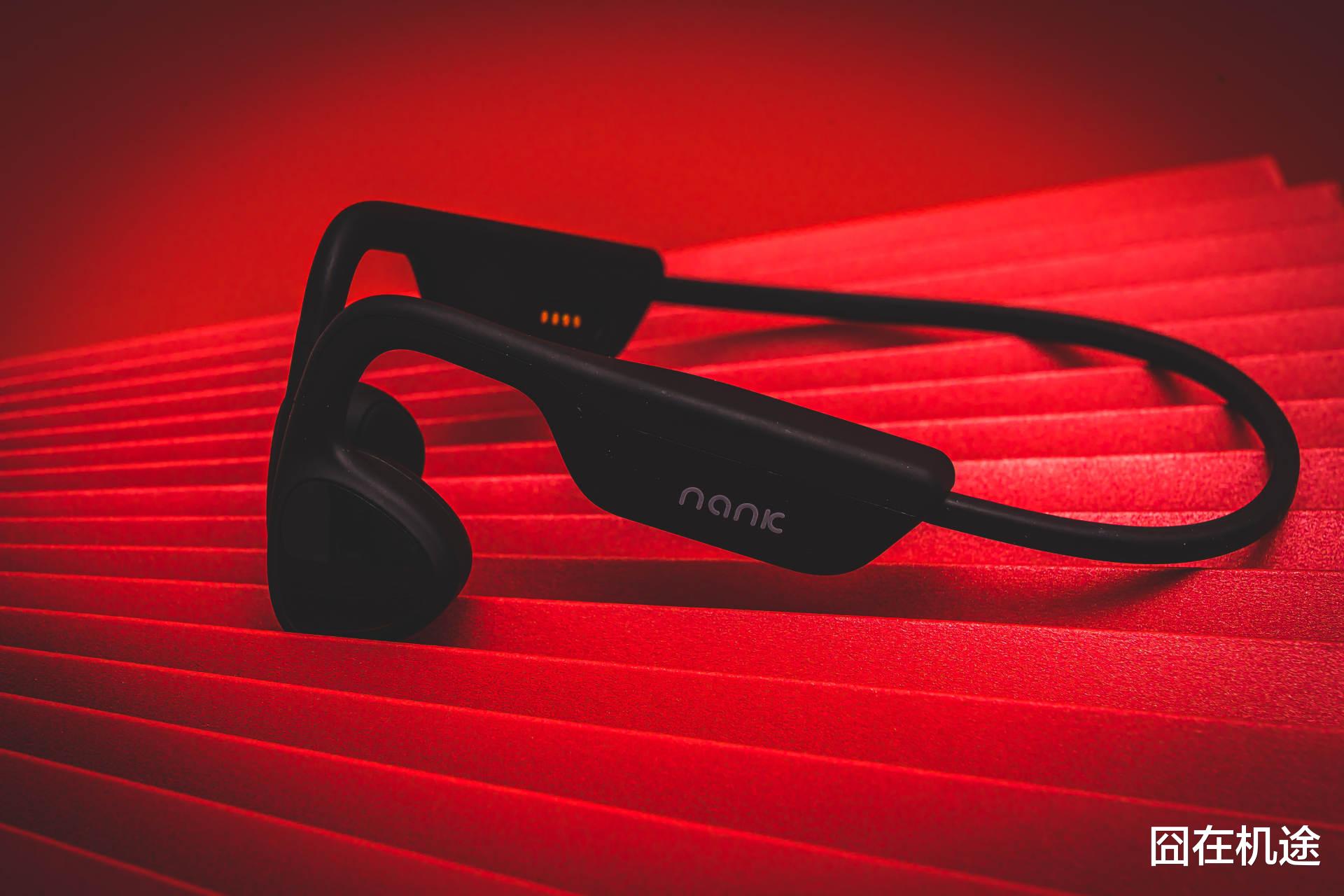 快手視頻|縮小版低音炮、秒變獨立播放器，這款骨傳導耳機頭銜有這么多？