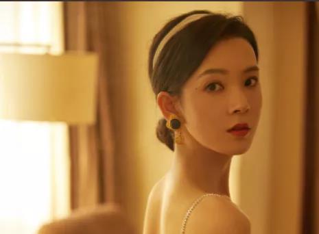 景甜|易烊千玺，张艺兴，迪丽热巴，陈瑶金晨关系？黄晓明baby和好？