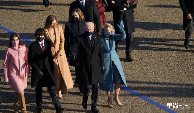 里尚七七|拜登180斤孙女20岁生日，穿娃娃衫变胖墩，脸颊绯红比亲妈胖2倍