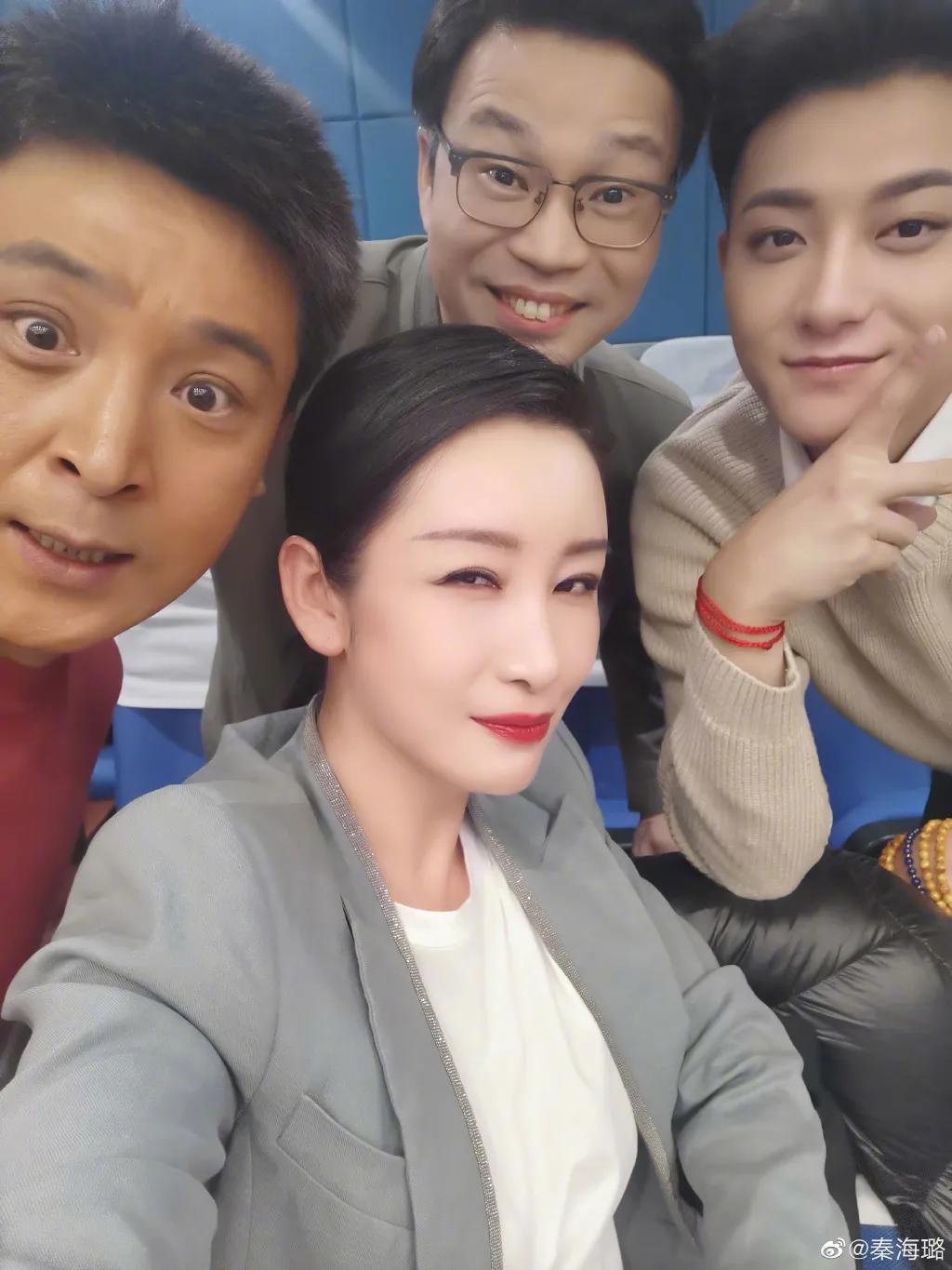 春晚|春晚后台更精彩：朱一龙岳云鹏赶着回家，成龙甄子丹吴京世纪同框