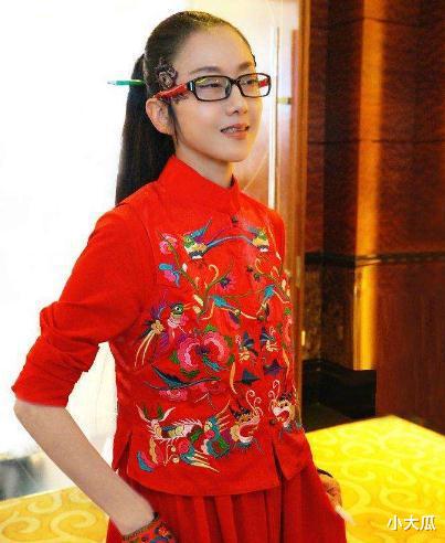 杨丽萍|杨丽萍当年有多妖？圆圆的脸肉感十足，美得像迷惑人间的妖孽