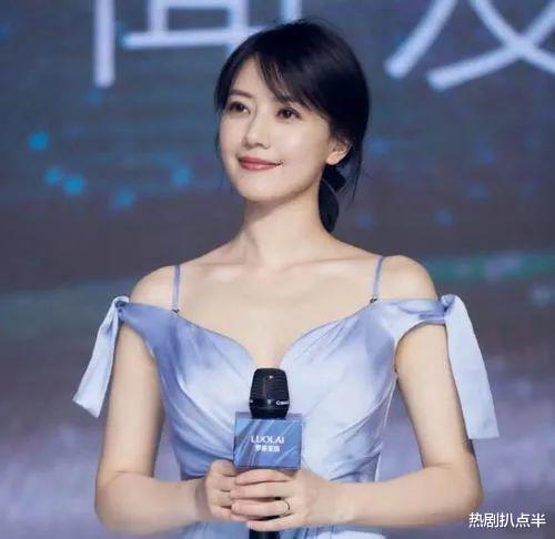 宋祖儿|女星对直角肩好执着！鞠婧祎用力到发抖，赵露思秒变直角肩