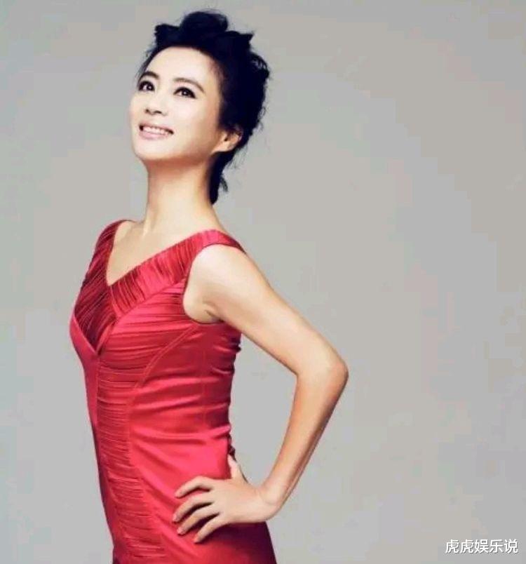 李玲玉|58岁李玲玉晒近照，气质优雅保养得好，混血儿子五官立体英气十足