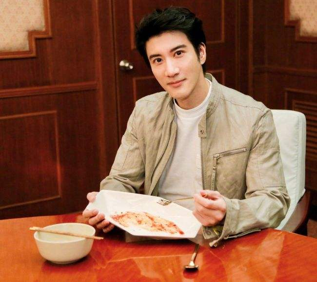 孙芮|王力宏近况：连夜跑路，机场欲撞记者，老爹现身支持，前妻再爆料