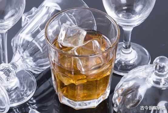 肠梗阻|32岁女子频繁腹痛，半年后肠梗阻入院，医生怒斥：丈夫简直不是人