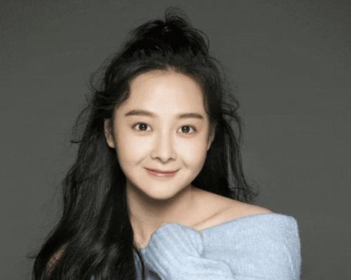 关晓彤|她是跟关晓彤同期的“国民闺女”，但如今资源跟不上的她已陷入无戏可拍的境地