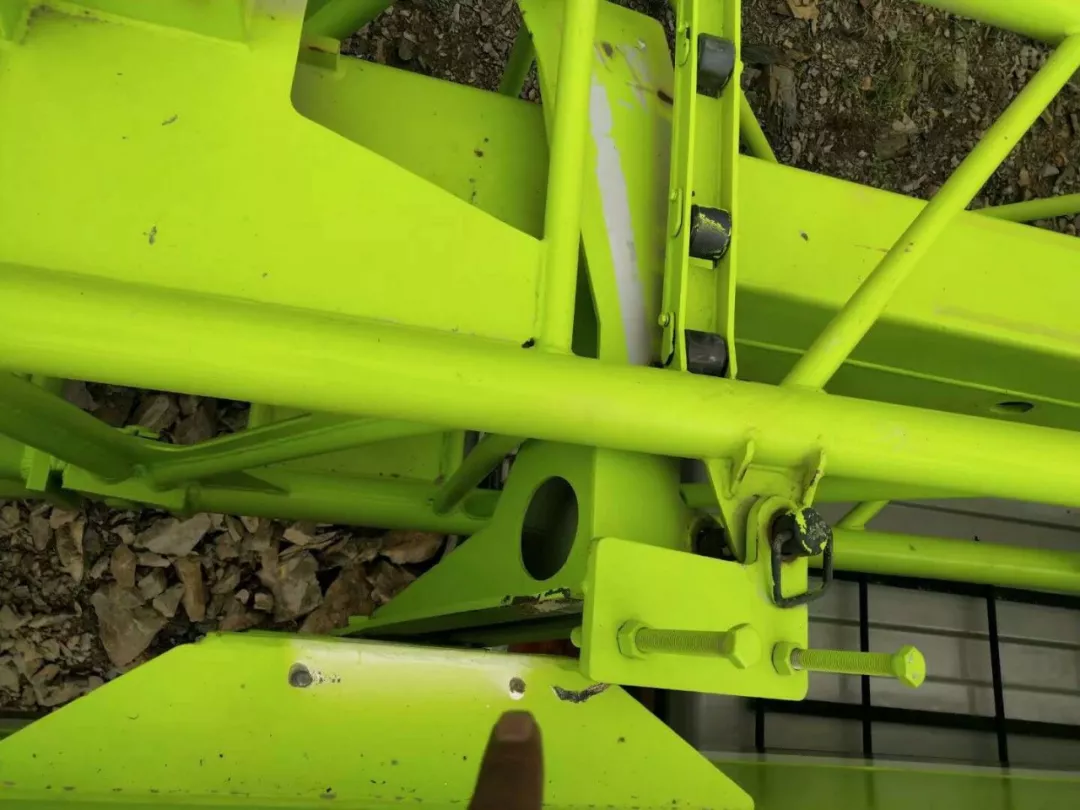 矜持自己 中联80吊车拐弯撞上山体！老板派台徐工20G，四倍率救援