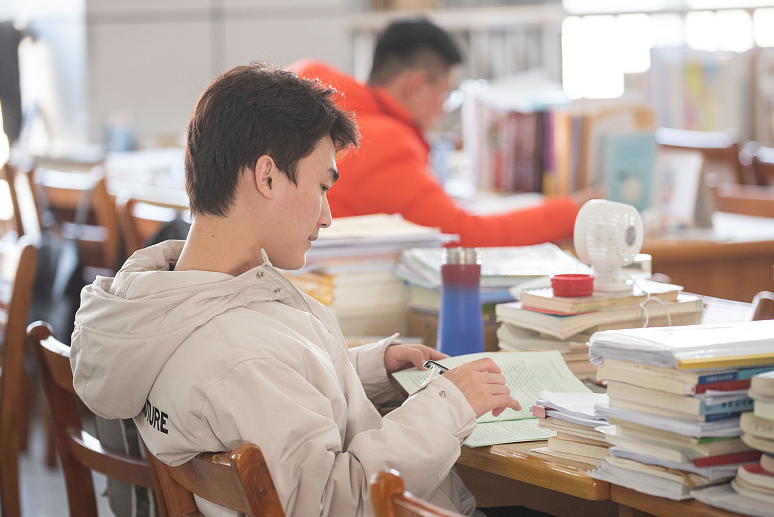 考研|导师直言：想招个男研究生不容易，是女生更有天赋？答案很现实