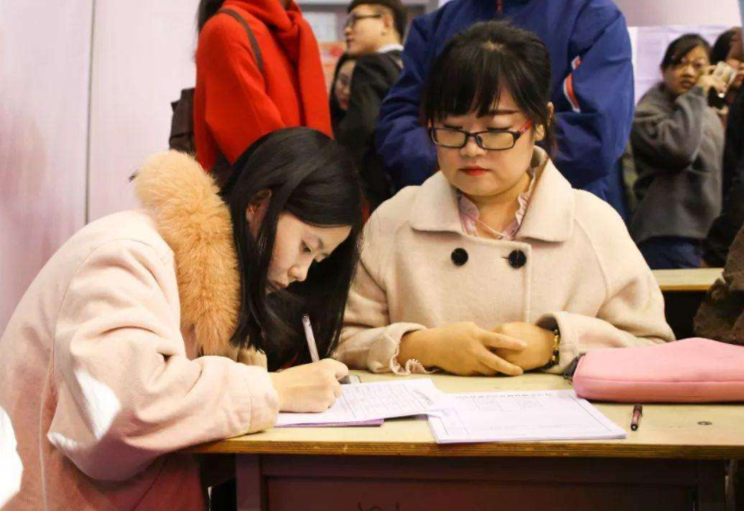姐姐|孙卓姐姐学成归国，“第一学历”备受关注，网友好奇留学费用