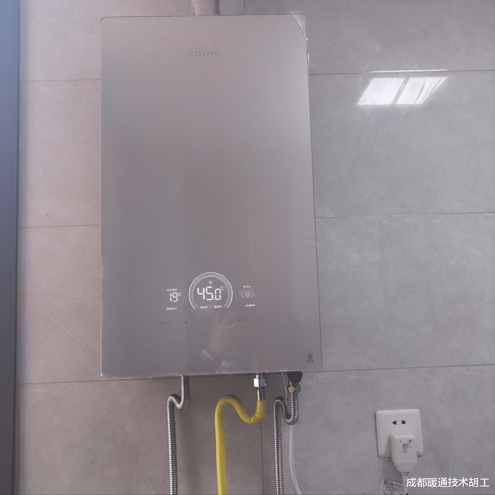 |老房替换了燃气热水器,比电热水器舒服多了,加上热水循环,巴适