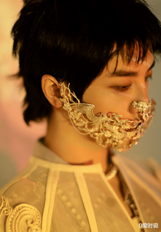 华晨宇|华晨宇真的没“整容”？对比旧照大变样，真爱粉都难以认出