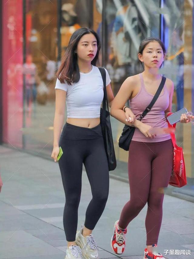 穿衣搭配|不同颜色的瑜伽裤瘦身效果差别很大，美女穿的感觉也不一样